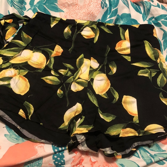 closing sale❌✨LAST 1 SIZE M! Black & Lemon 2 Piece - Picture 5 of 8